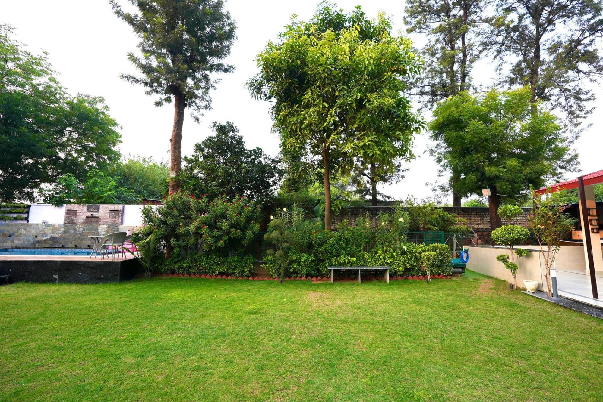 Farm The Retreat - With Private Pool Villa Manesar Bagian luar foto