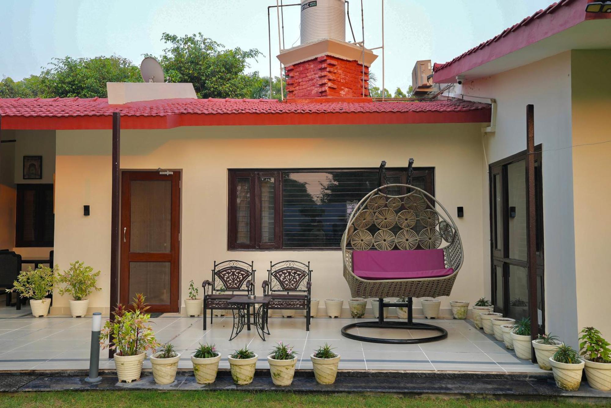 Farm The Retreat - With Private Pool Villa Manesar Bagian luar foto