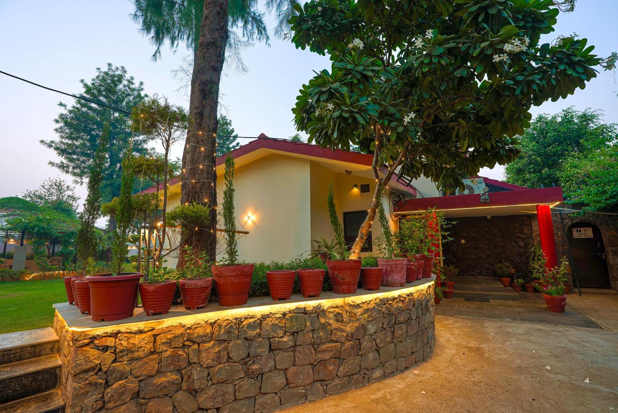 Farm The Retreat - With Private Pool Villa Manesar Bagian luar foto