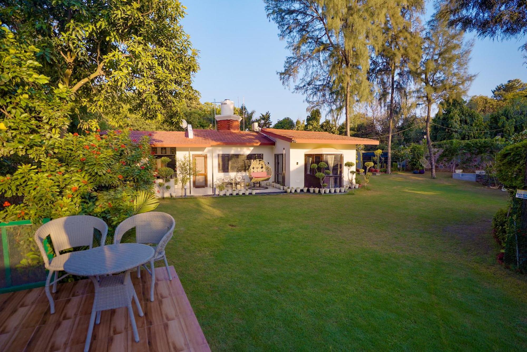 Farm The Retreat - With Private Pool Villa Manesar Bagian luar foto