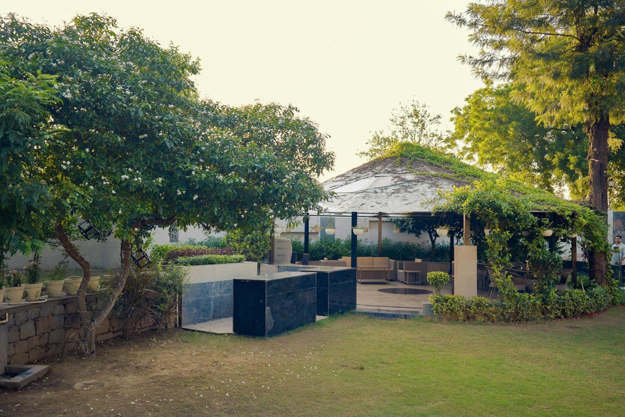 Farm The Retreat - With Private Pool Villa Manesar Bagian luar foto