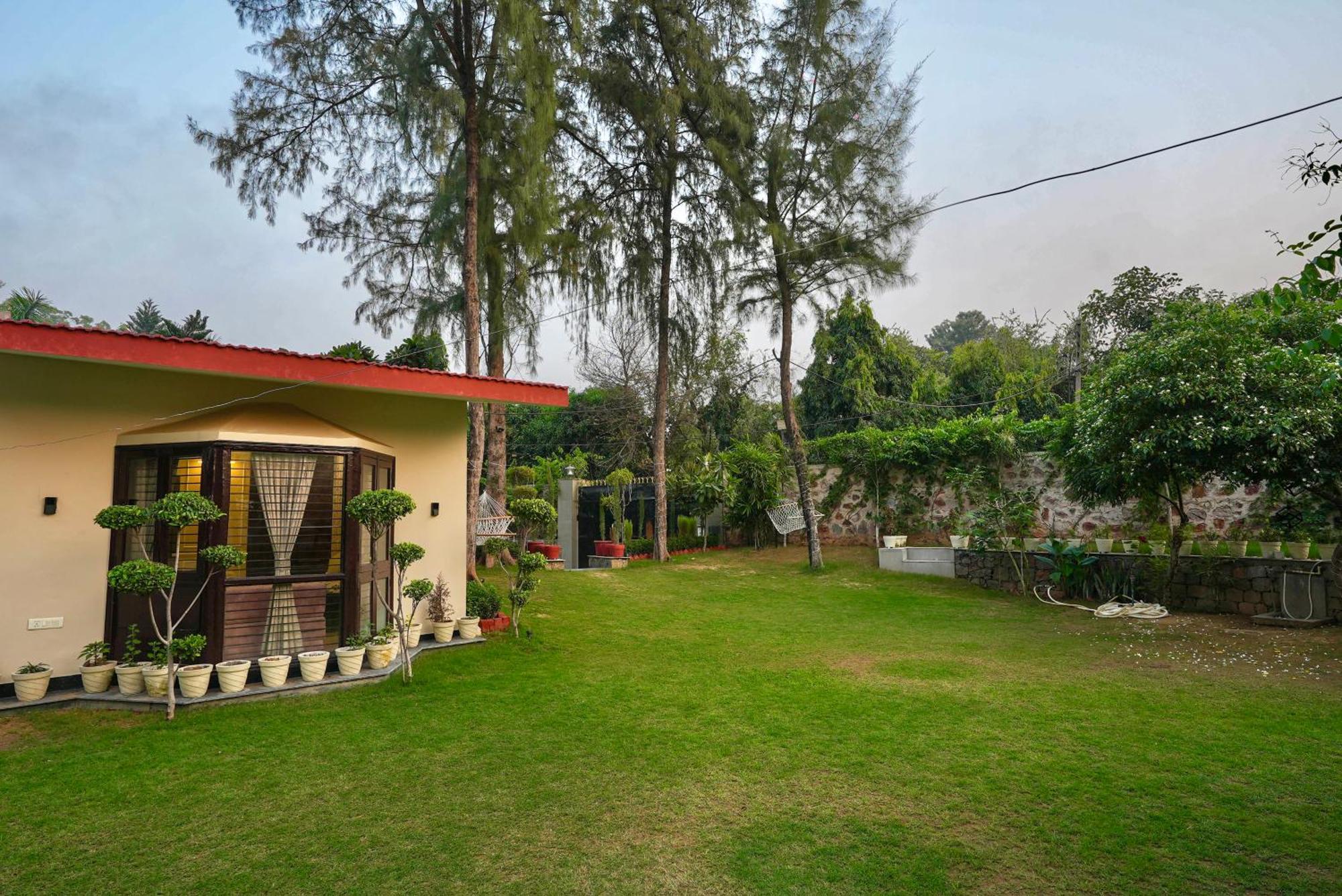 Farm The Retreat - With Private Pool Villa Manesar Bagian luar foto